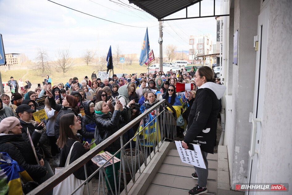 В Виннице более 500 человек вышли на акцию под СМЭ: семьи требуют идентификации погибших