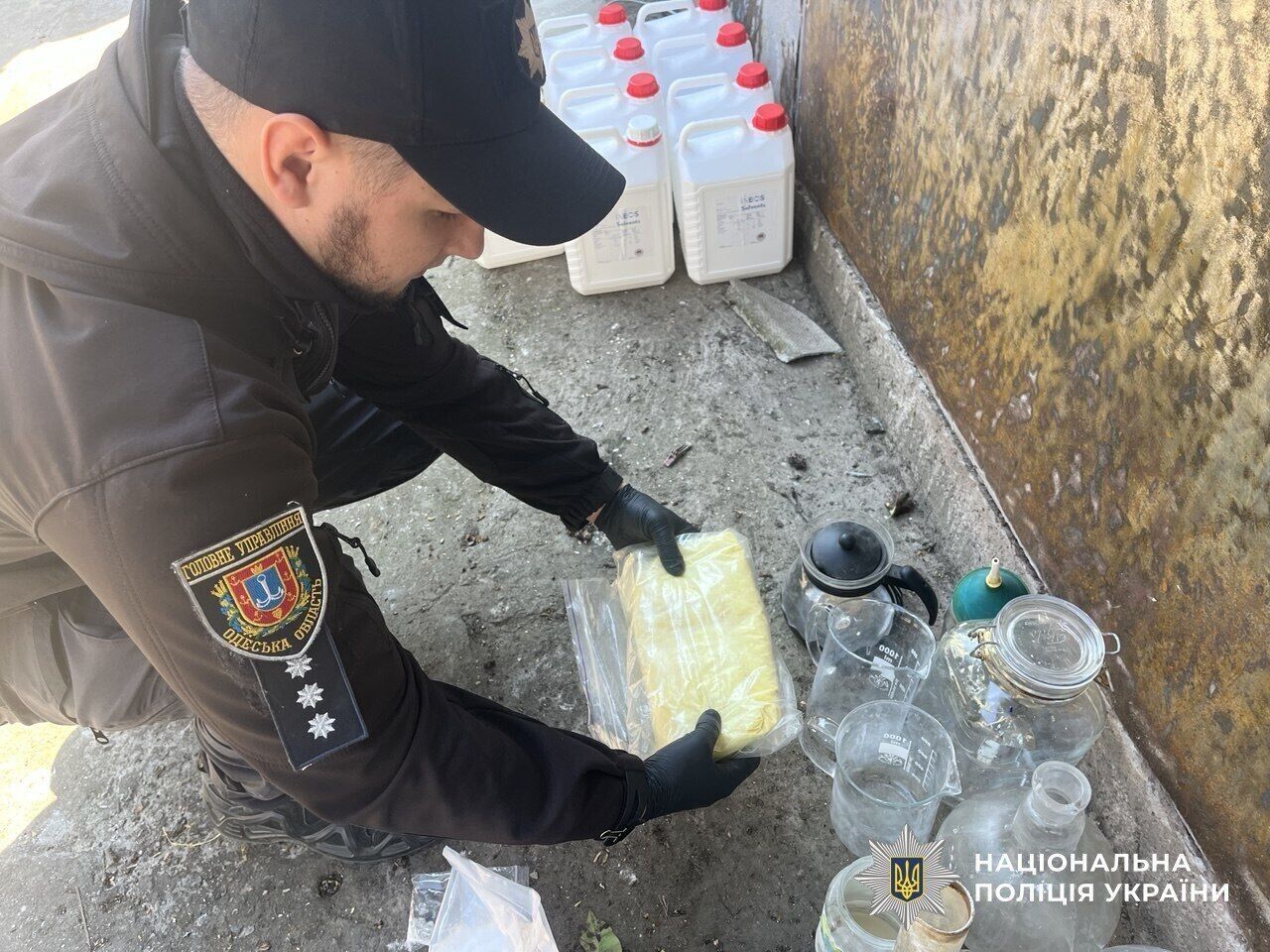 Виробляли психотропи по всій країні: справу двох фігурантів передали до суду