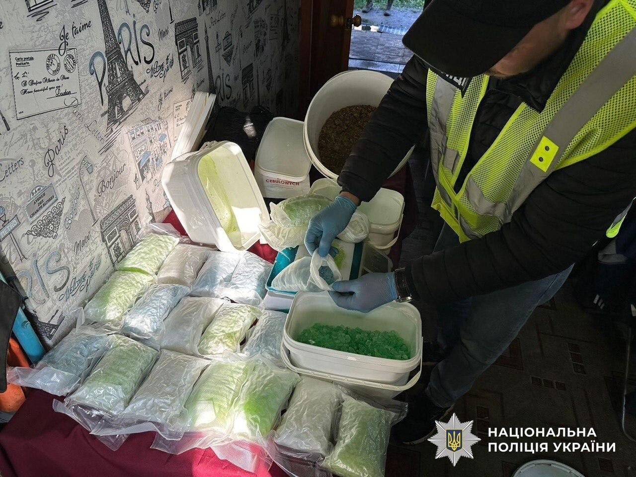 Виробляли психотропи по всій країні: справу двох фігурантів передали до суду