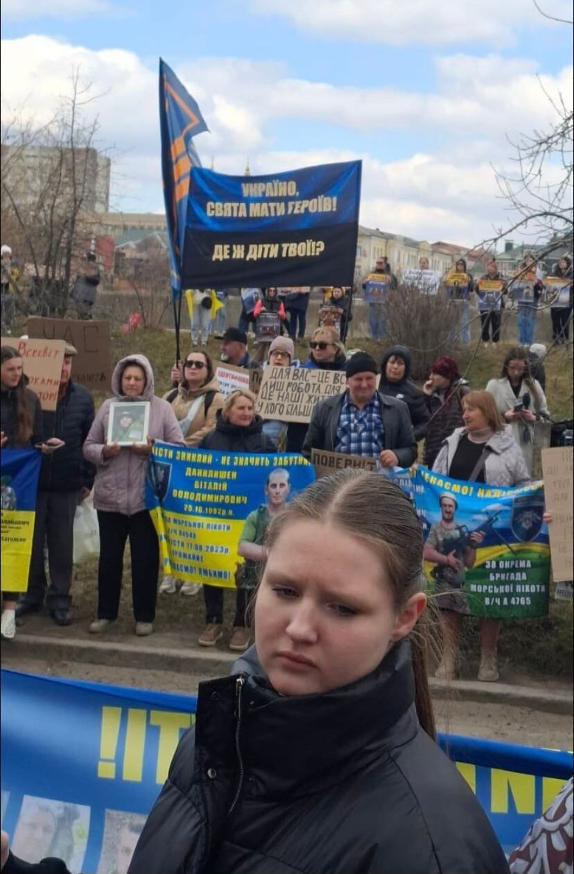 В Виннице более 500 человек вышли на акцию под СМЭ: семьи требуют идентификации погибших