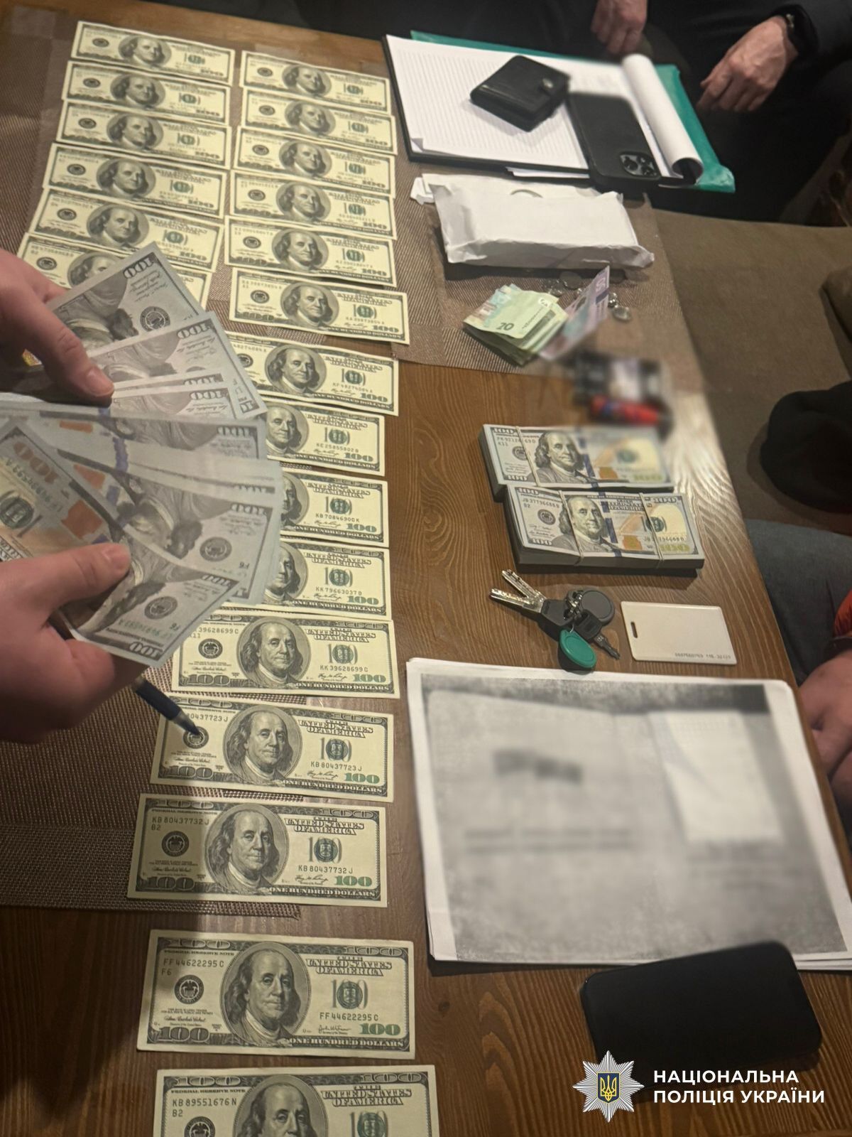 Виїзд за кордон за $32 тисячі: у Києві викрили незаконну схему