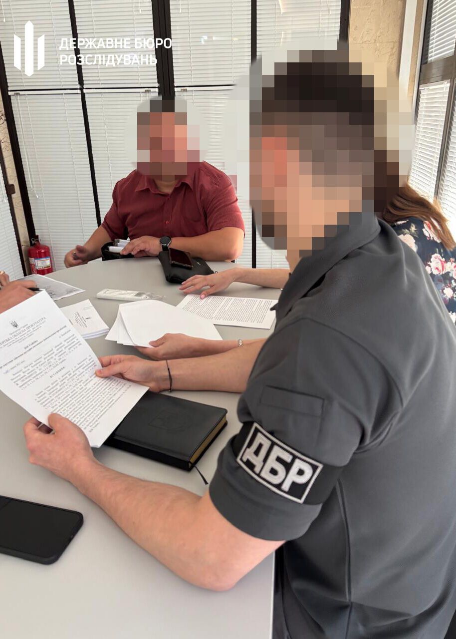 В Запорожье ДБР разоблачило правоохранителя и адвоката, которые присваивали квартиры умерших