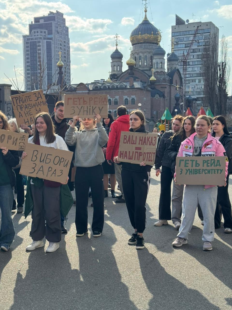 ''Верните нам право выбора!'': студенты и преподаватели НУФВСУ пикетируют Минспорта (фото, эксклюзив)