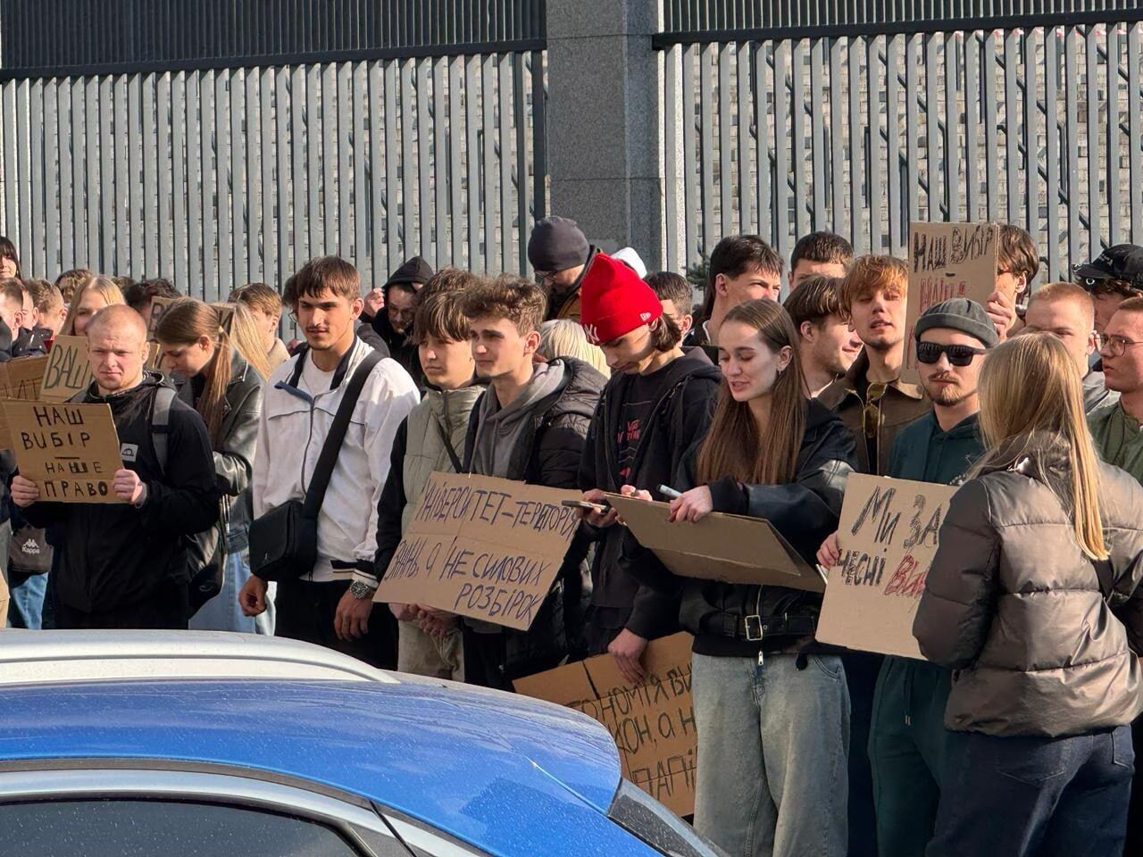 ''Верните нам право выбора!'': студенты и преподаватели НУФВСУ пикетируют Минспорта (фото, эксклюзив)