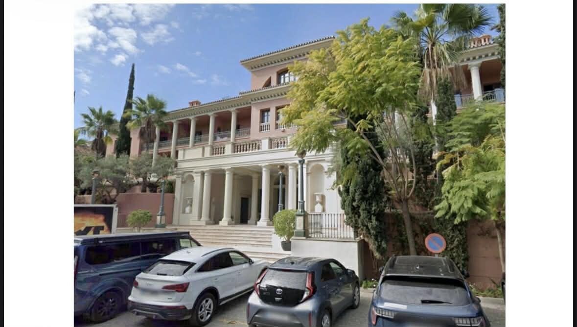 Anantara Villa Padierna Palace Resort, Петер Хёрст, дочери Андрея Пузийчука