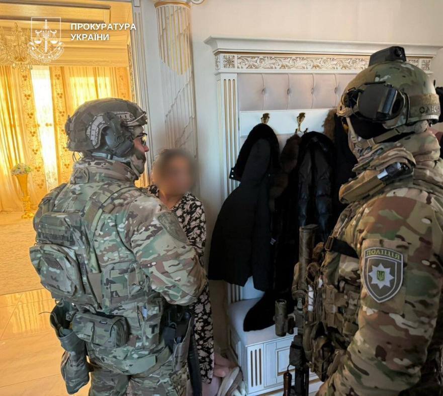 У Києві викрили групу ''ясновидиць'', які ошукали родини військових на 1,4 млн грн