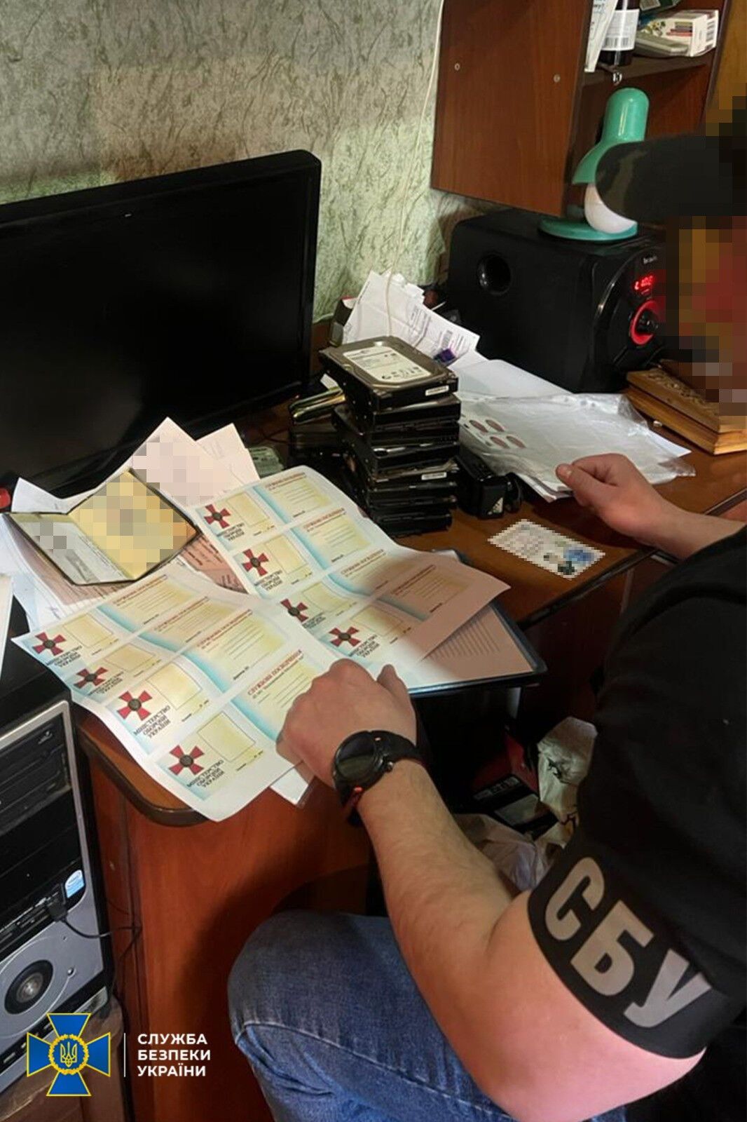 Фейковые документы и бегство: СБУ ликвидировала новые каналы для уклоняющихся
