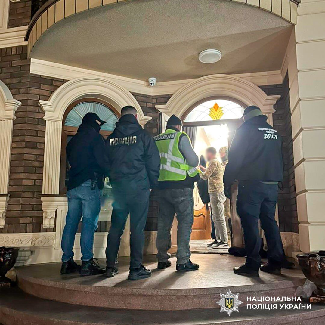 На Буковині ліквідували злочинну групу, яка переправляла військовозобов’язаних за кордон за €200 тис.