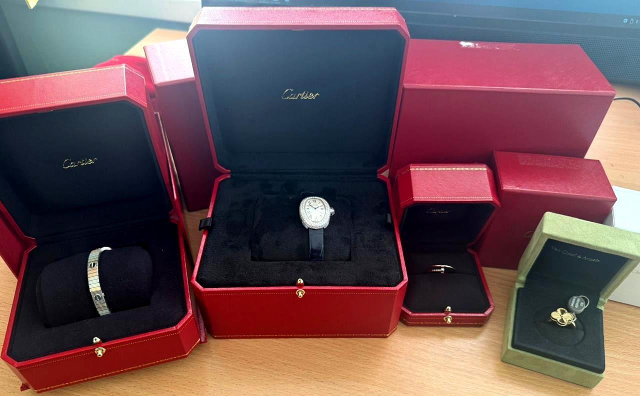 Gucci, Chanel, Cartier: на границе водитель автобуса не задекларировал драгоценности на миллионы