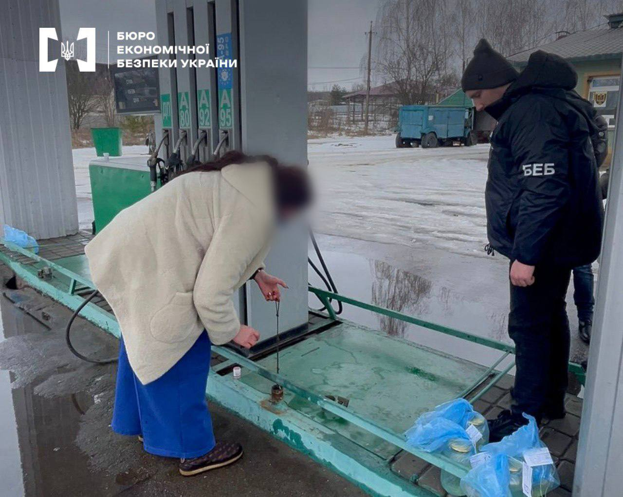 БЕБ на Полтавщині зупинило діяльнісь двох нелегальних АЗС