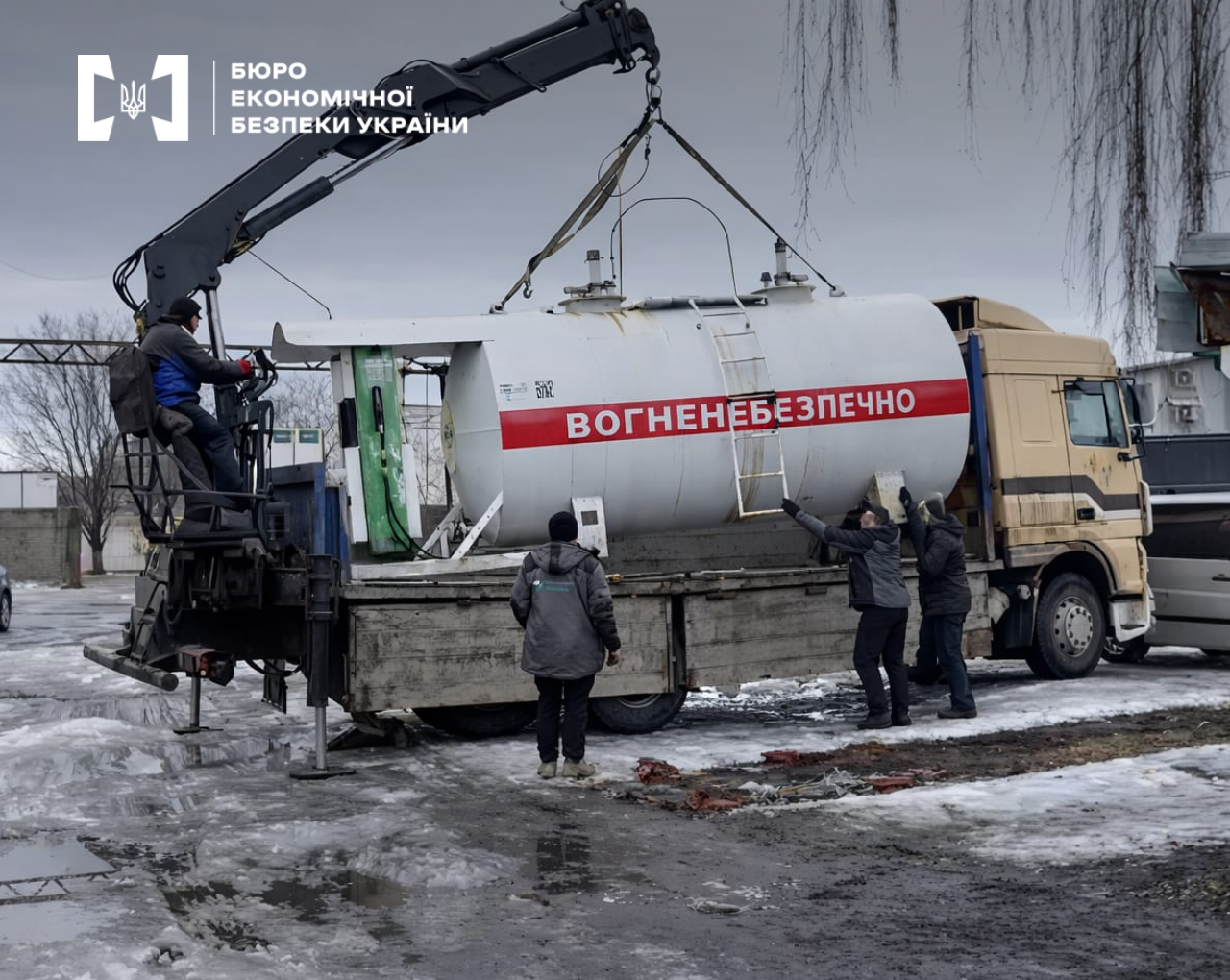 БЕБ на Полтавщині зупинило діяльнісь двох нелегальних АЗС