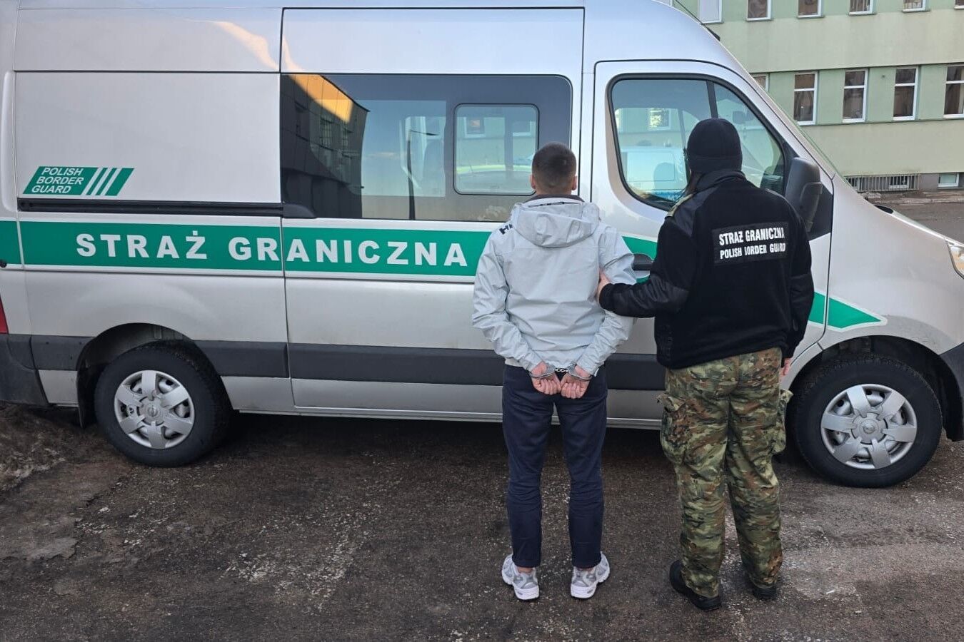 Польские пограничники задержали украинца с фиктивными документами и 37 тысяч евро