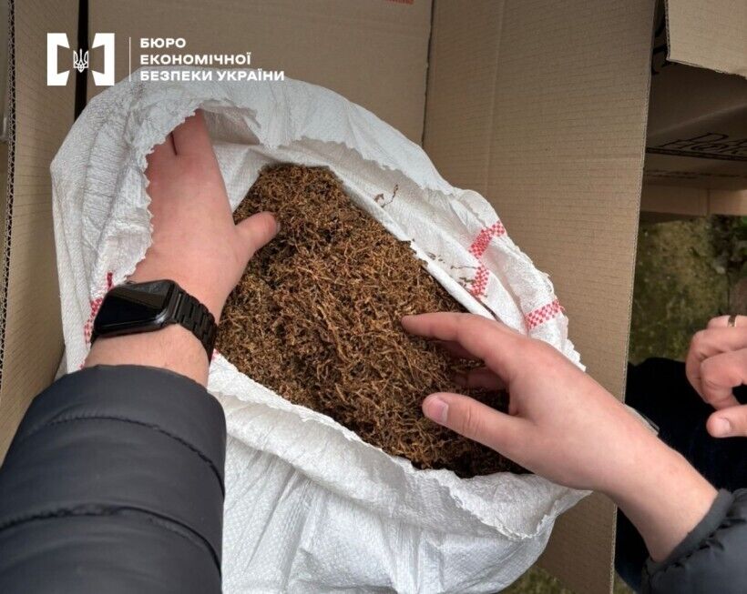 БЕБ на Полтавщині викрили масштабну підпільну тютюнову фабрику