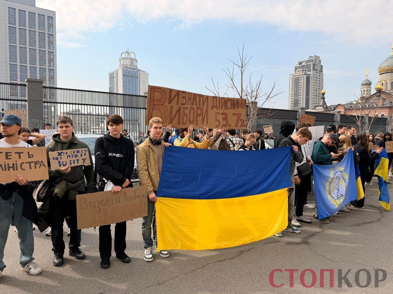 ''Риган – наш ректор'': студенти НУФВСУ пікетують Мінспорту після відходу в.о. Радченка