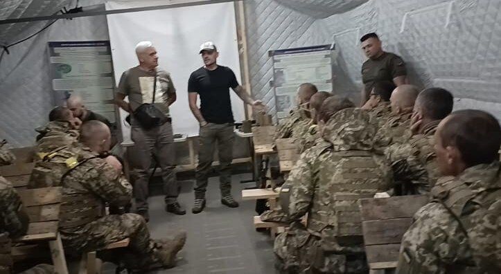 Заняття з мінно-вибухової справи з британським інструктором