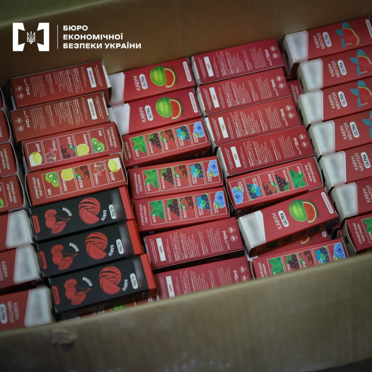 БЭБ разоблачило в Киеве нелегальную продажу жидкостей для вейпинга: проведено более 70 обысков