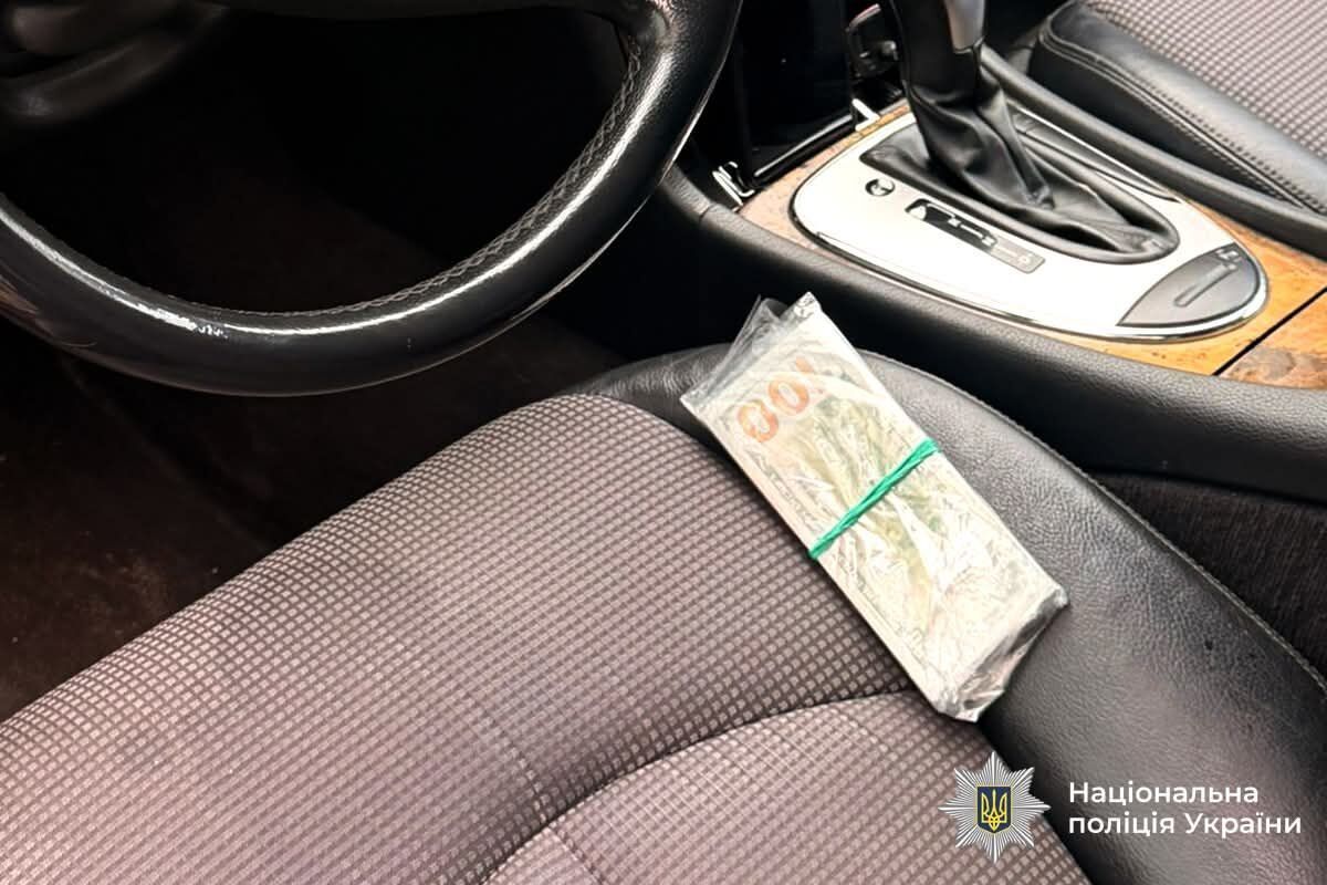 7,5 тыс. долларов аванса: в Виннице разоблачили схему ''трансфера'' в Молдову