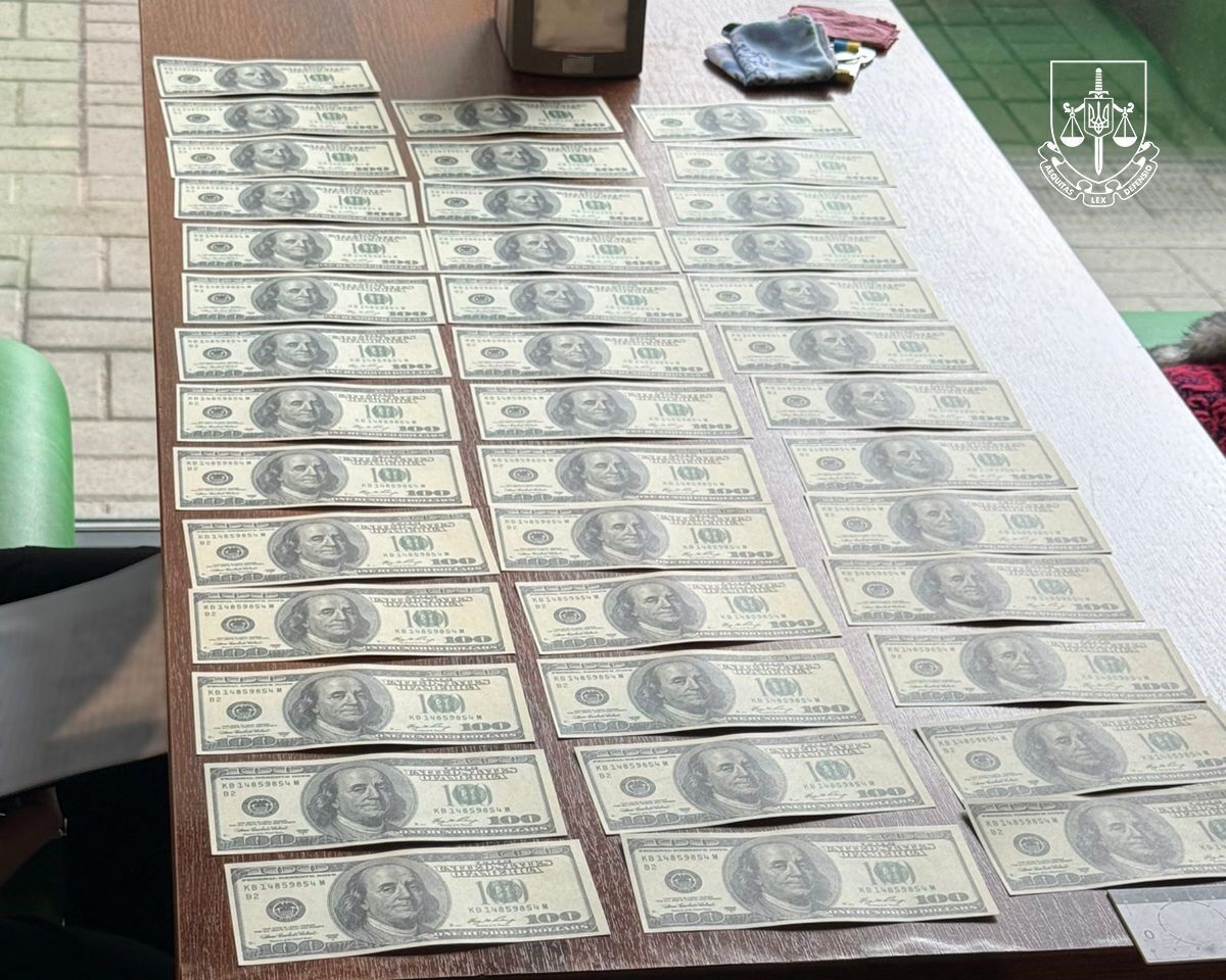 У Лубнах викрили експрацівницю лікарні на вимаганні 4 тис. доларів за вплив на ВЛК