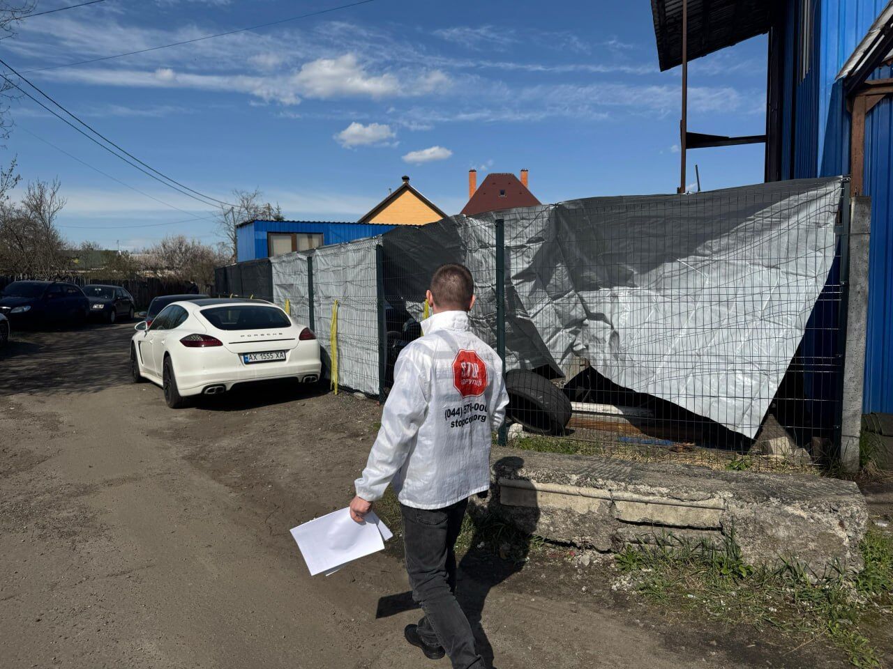 Панамери, Мерседеси, BMW: на Столичному шосе викрили несанкціоновану СТО