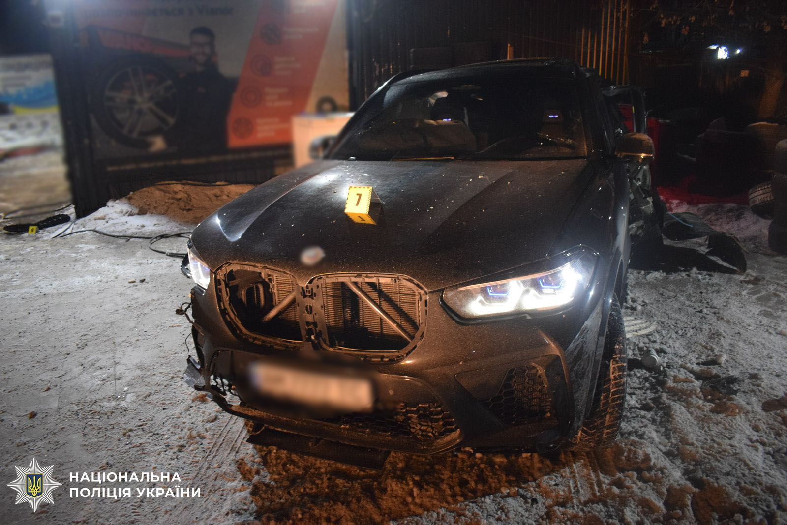 Пьяный водитель разрушил машину и своего друга