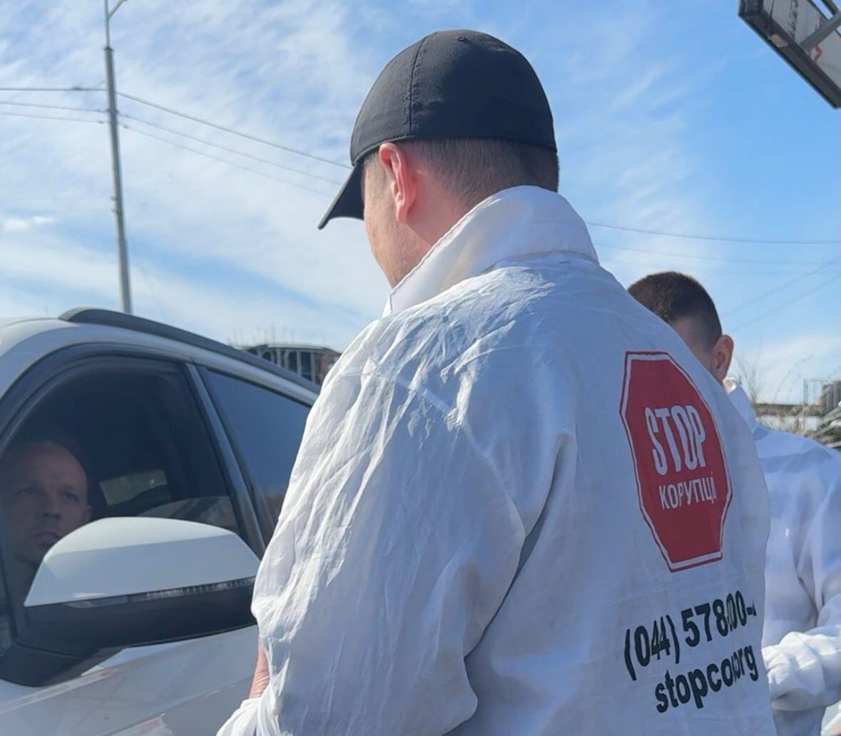 Панамери, Мерседеси, BMW: на Столичному шосе викрили несанкціоновану СТО