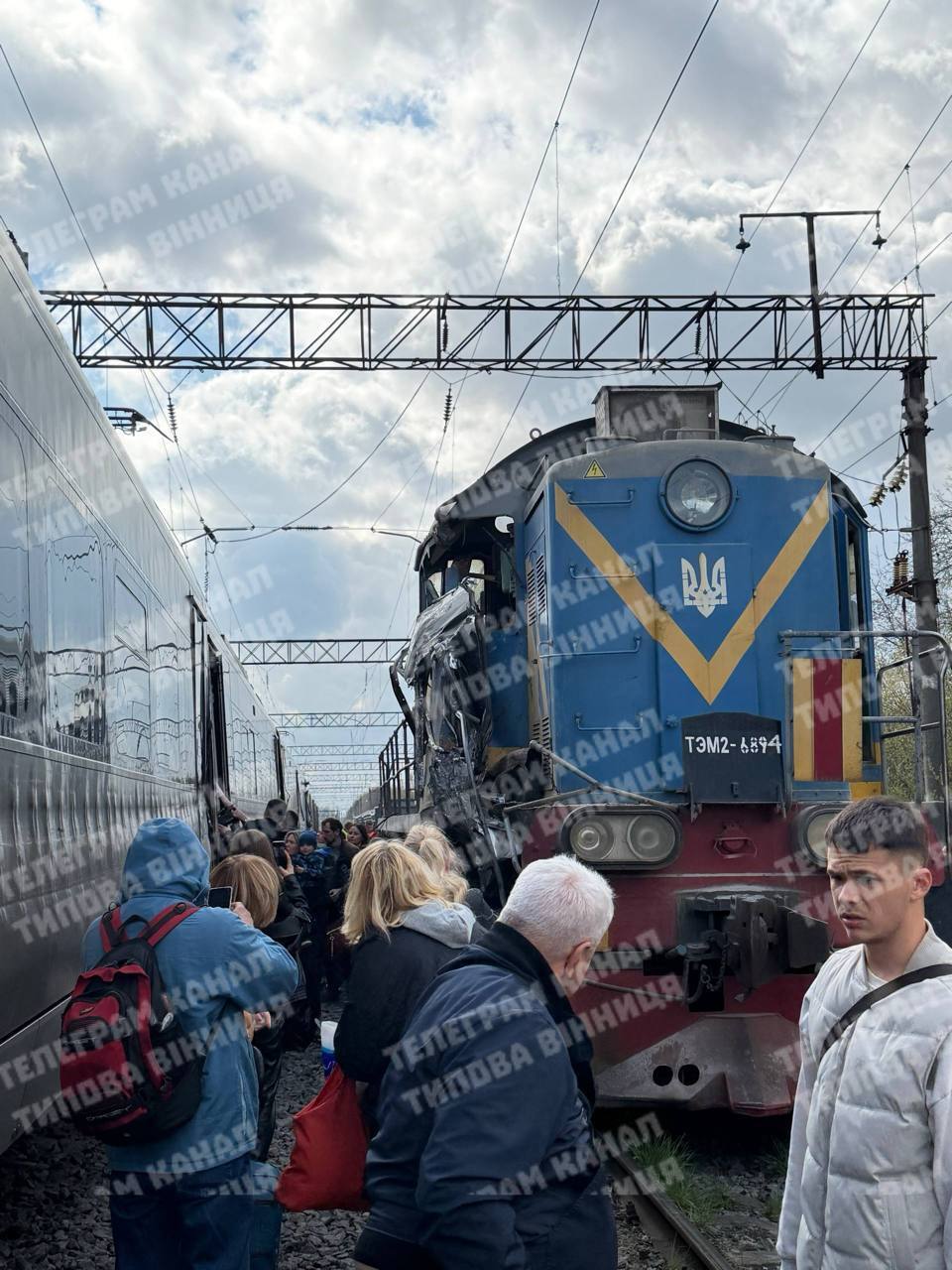 В Винницкой области столкнулись тепловоз и ''Интерсити+'': в поезде — более полутысячи пассажиров