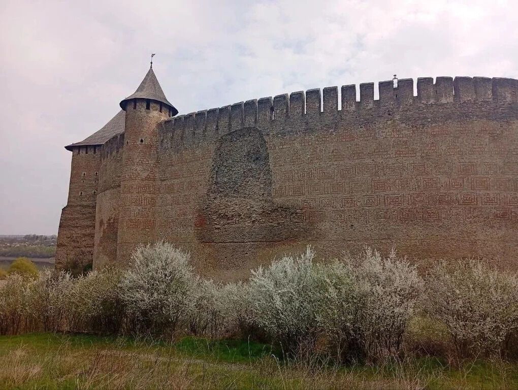 Хотинская крепость ломается