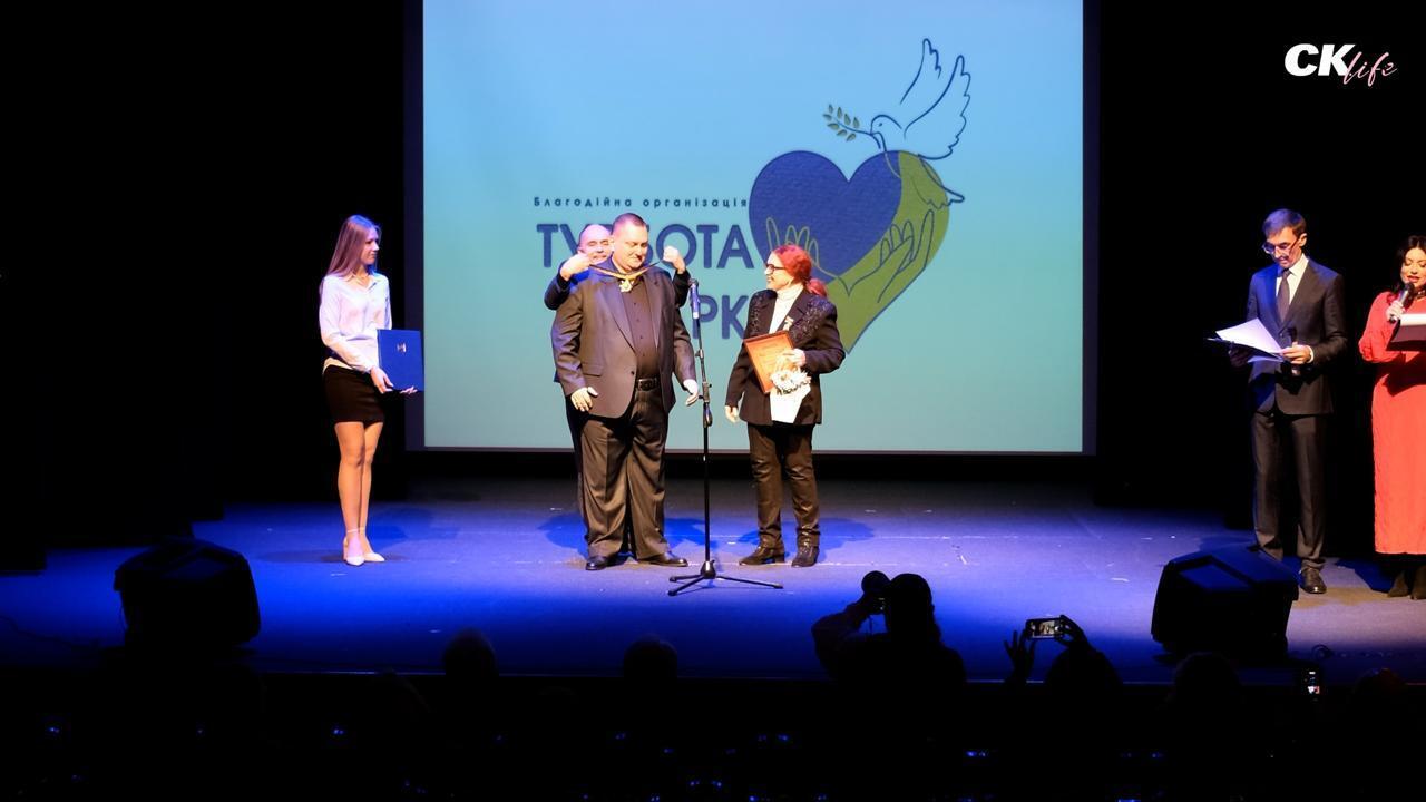 Сделать немного больше, чем можешь: волонтерская Украина получила ''Орден Благотворителя''