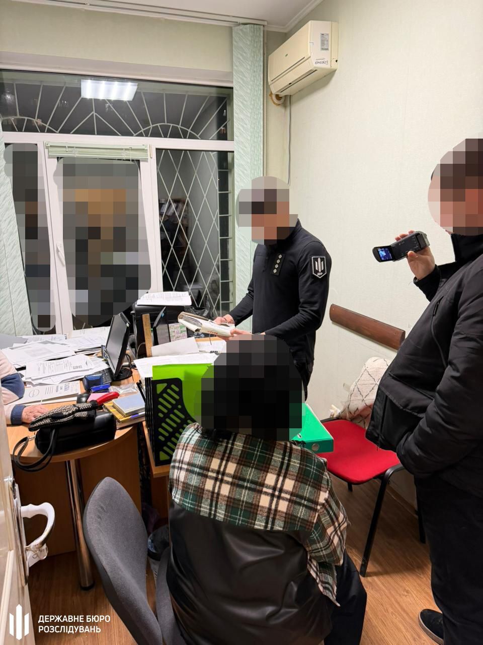 У Києві викрили схему ухилення від мобілізації: посадовці продавали фіктивне опікунство (відео)