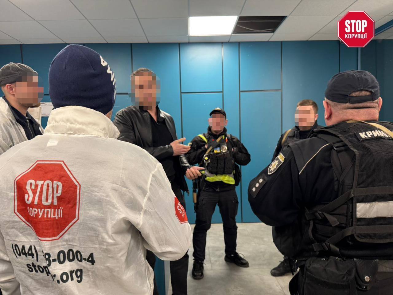 Викрито черговий шахрайський кол-центр у центрі Києва: що відомо про аферу на Жилянській