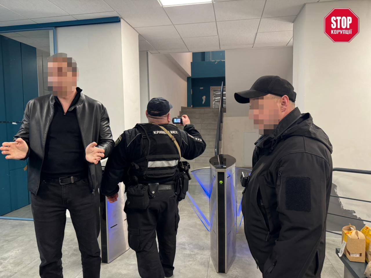 Викрито черговий шахрайський кол-центр у центрі Києва: що відомо про аферу на Жилянській