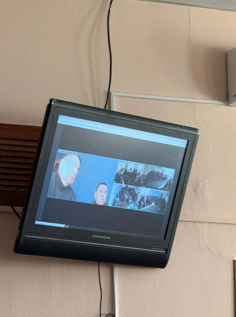 На початку процесу Саїв та його захисники долучались до засідань онлайн