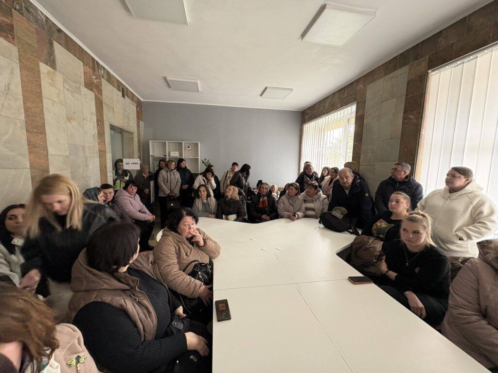 Конфлікт у Манявському ліцеї: звільнення директора і протести педагогів