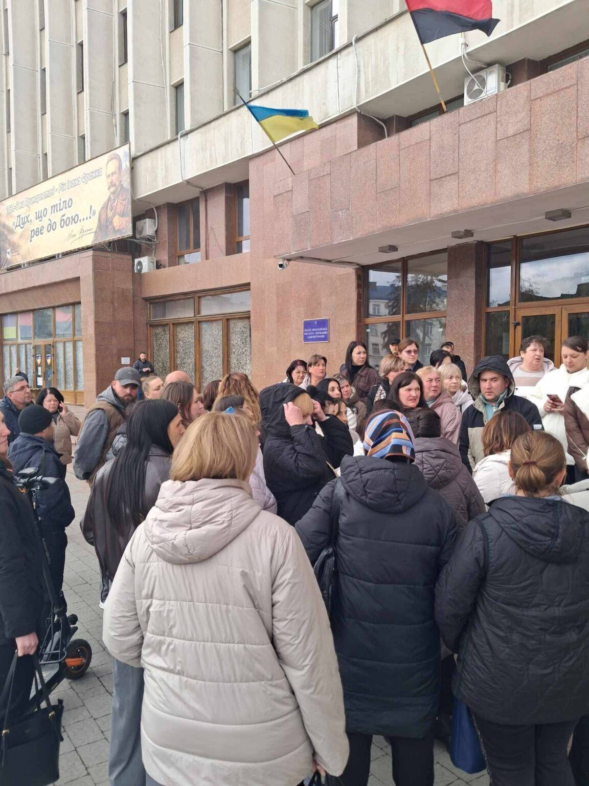 Конфлікт у Манявському ліцеї: звільнення директора і протести педагогів