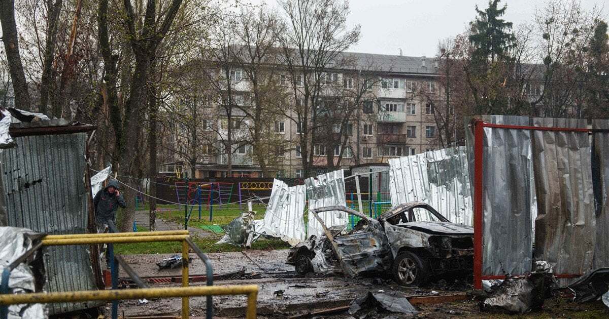 В Днепре под завалами ищут людей, есть погибшие - что известно о массированной атаке