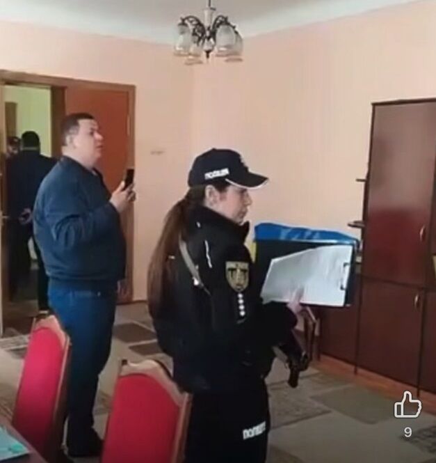 Семенюк vs Булега: у Кіцмані сталась силова суперечка біля кабінету мера