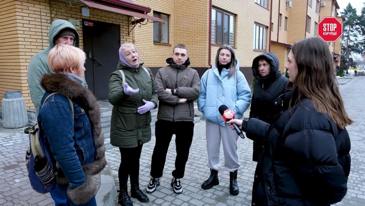 Приватна земля як зброя: Миклуш вимагає від мешканців Нетішина викупити двір під власним будинком