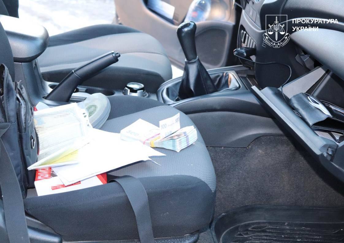 Лесник разрешил вырубку деревьев за 150 тысяч гривен – дело передано в суд