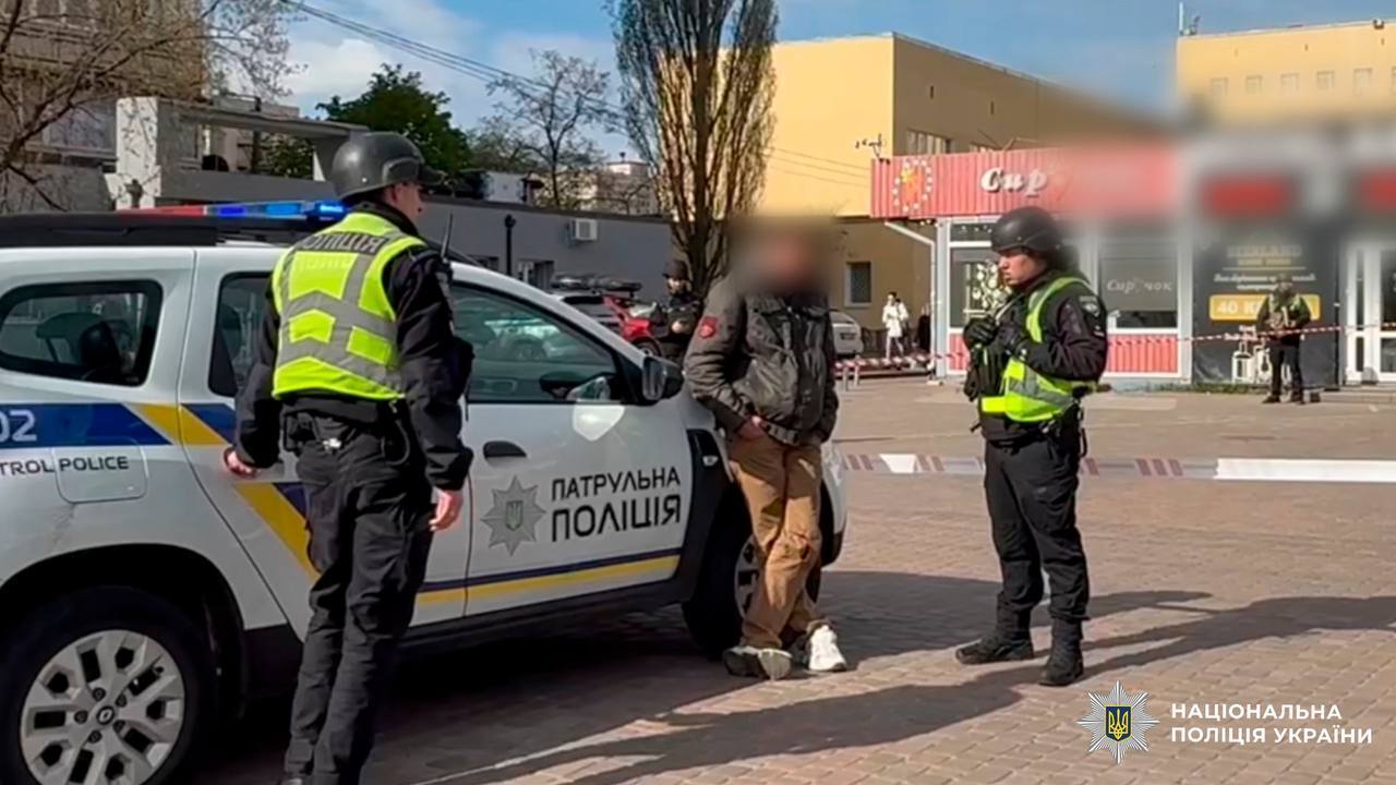 У Києві чоловік залишив в аптеці сумку та заявив про ''тротил''