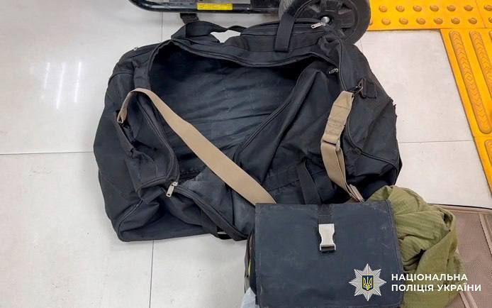 У Києві чоловік залишив в аптеці сумку та заявив про ''тротил''