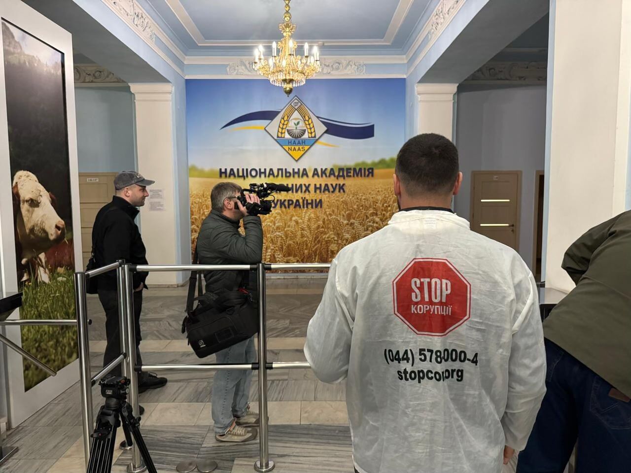 Голосование за ''закрытой дверью''? Журналистов СтопКора не допускают на выборы в НААН (видео)
