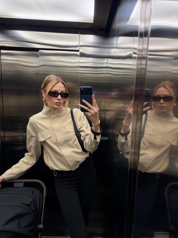 Ягідна шапка і сімейний кадр: Нікітюк показала сина