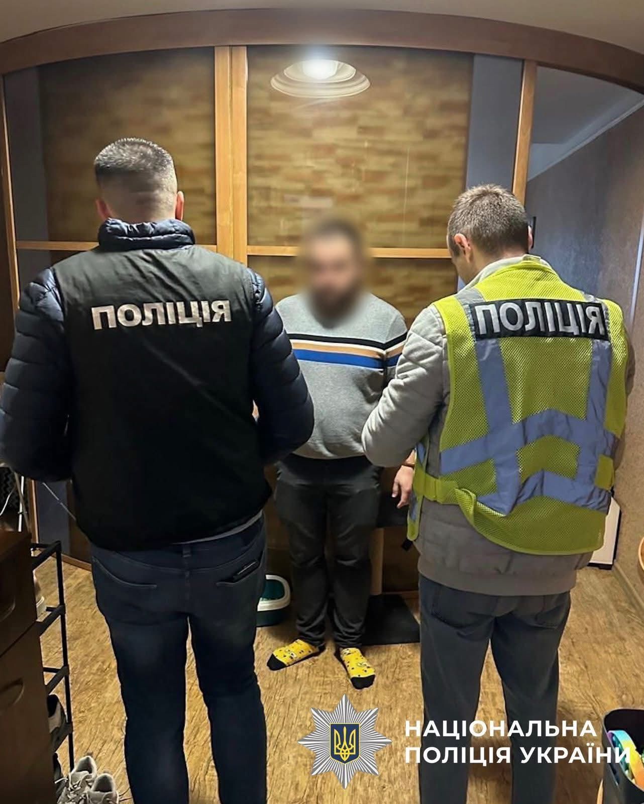 Пів мільйона націнки: у Києві викрили схему на закупівлі канцелярії для освіти