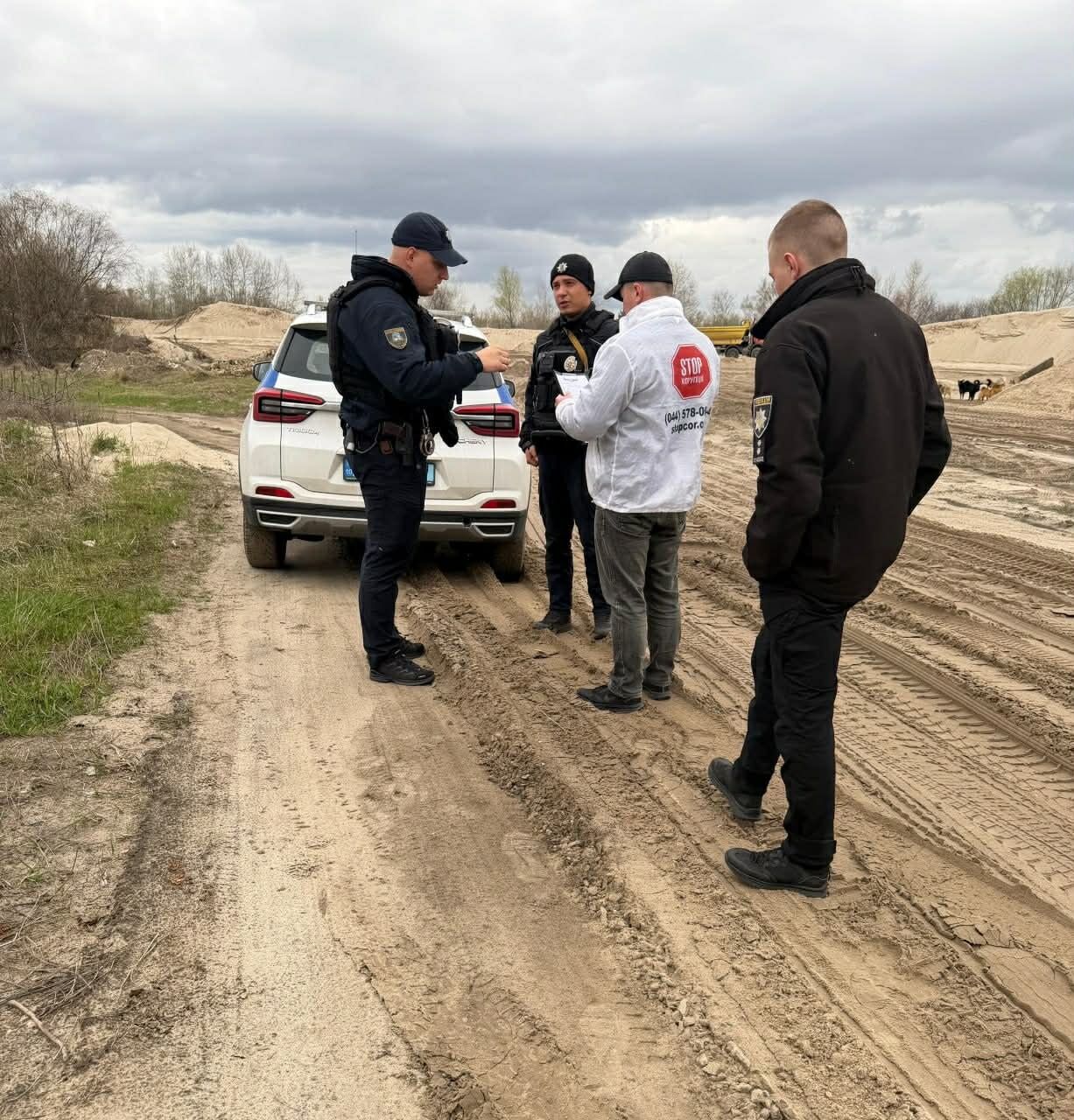 В Киевской области возобновили работу сомнительной песчаной точки