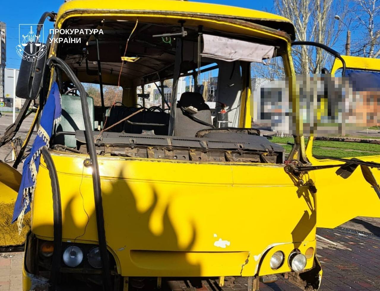 Удар по маршрутці в годину пік: у Нікополі є загиблі та поранені