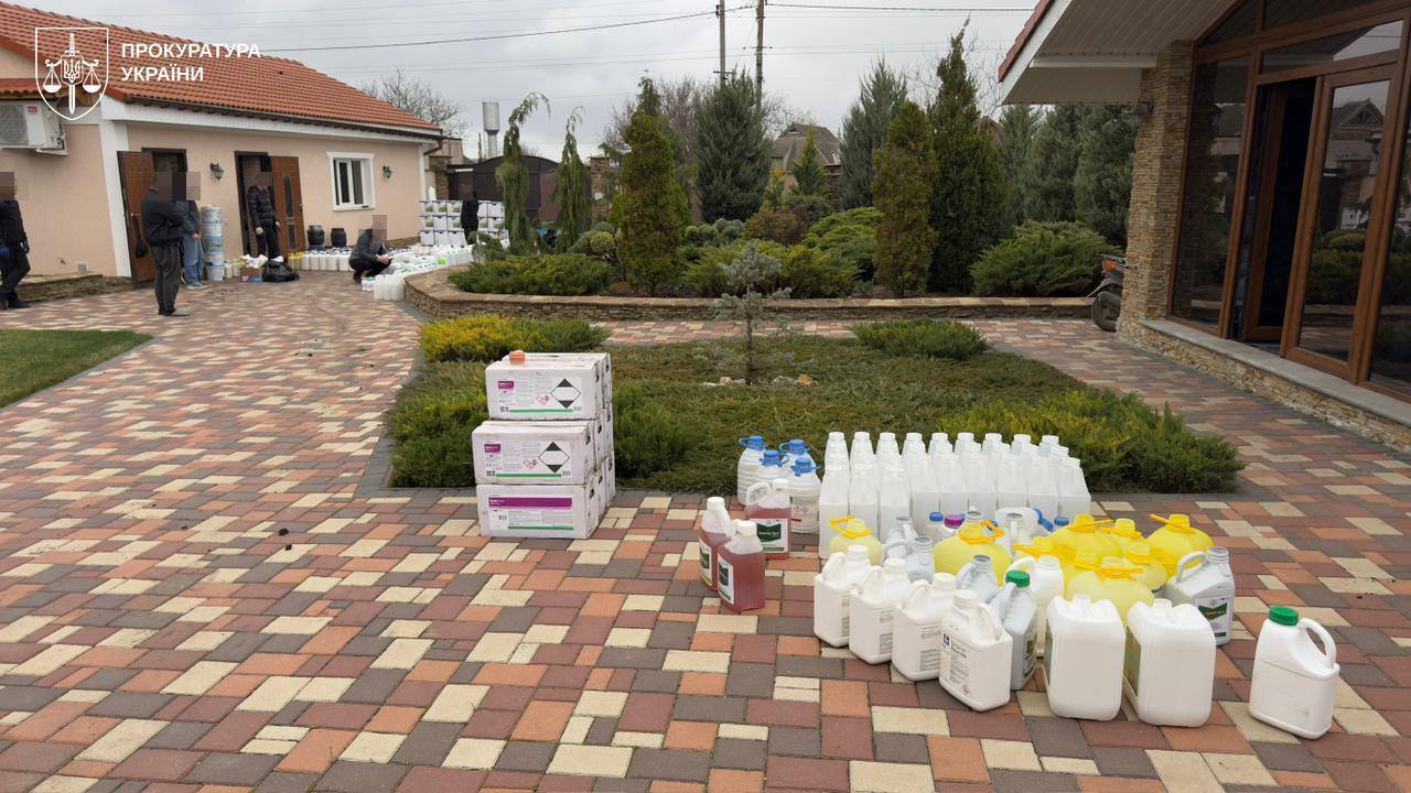 Фальсифікована агрохімія під виглядом відомих брендів: викрито організовану групу