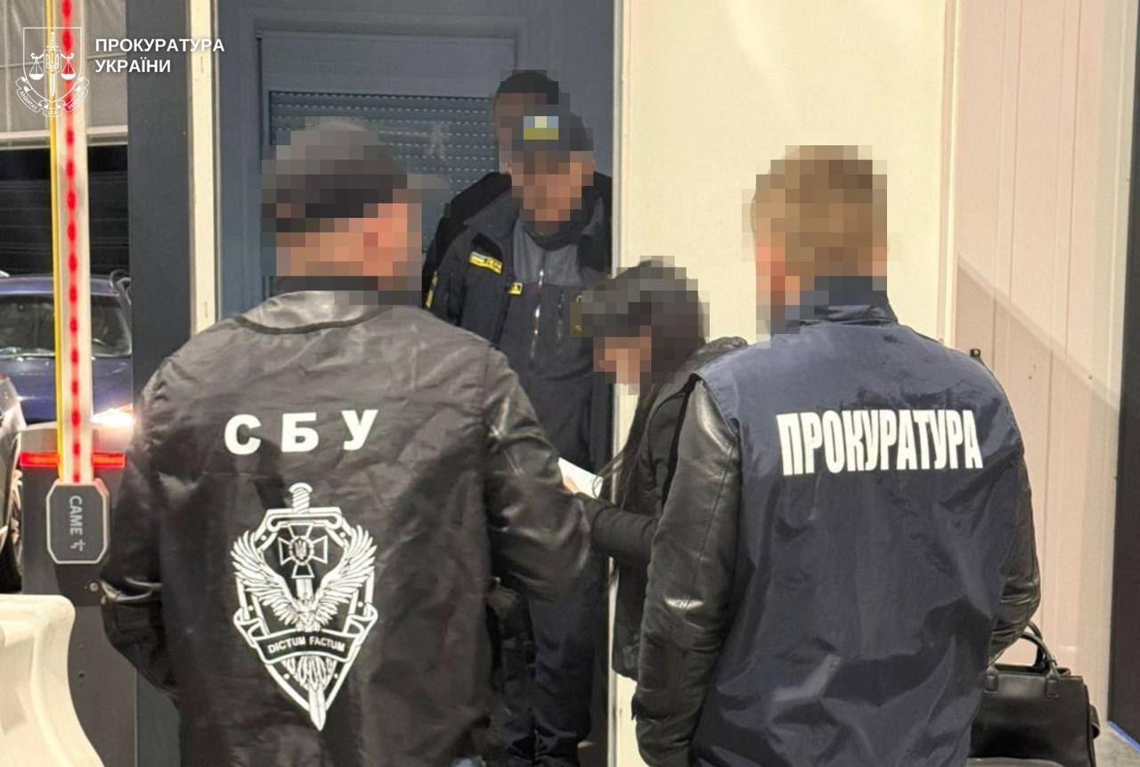 Во Львовской области таможенника разоблачили на схеме незаконного вывоза валюты за границу