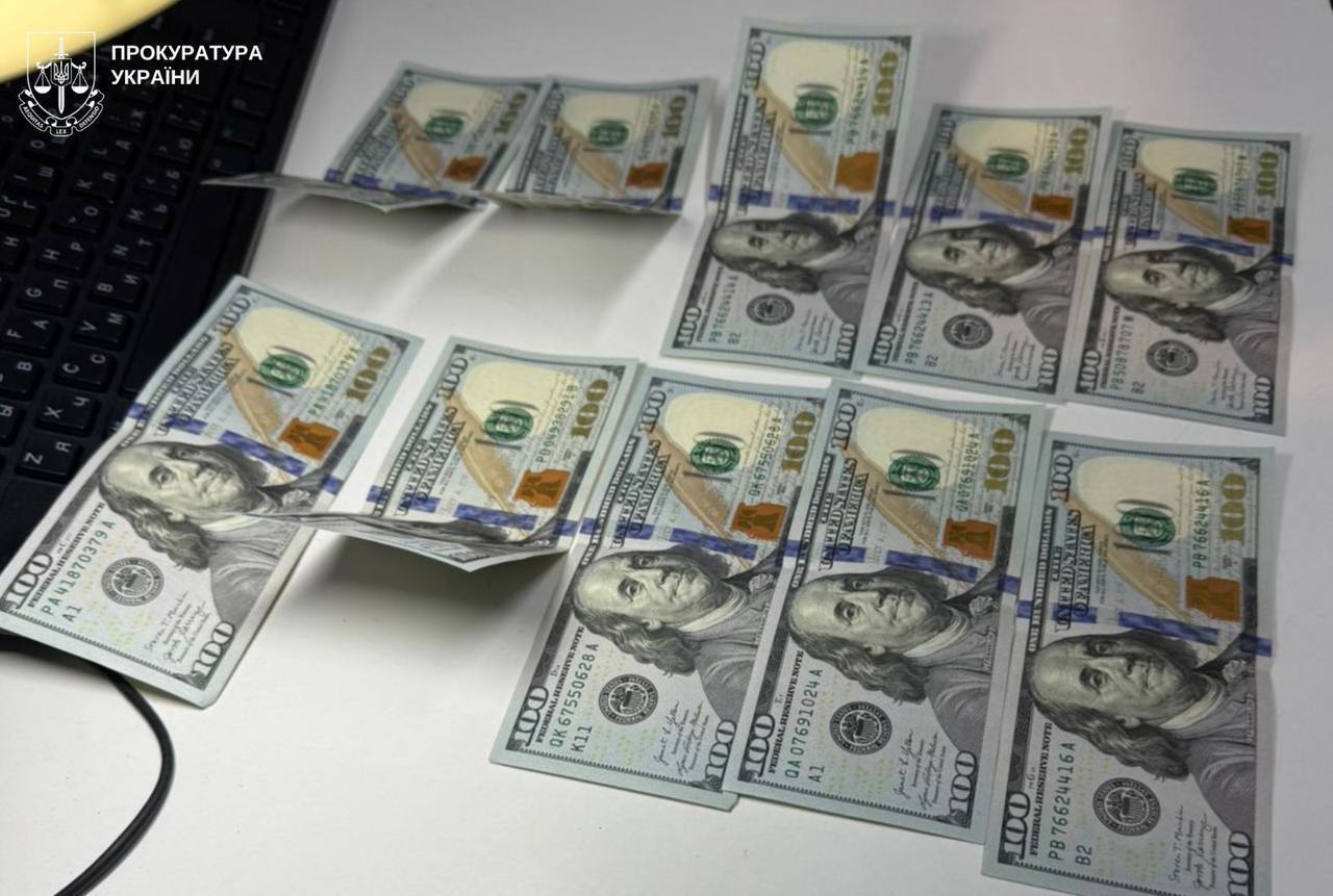 Во Львовской области таможенника разоблачили на схеме незаконного вывоза валюты за границу