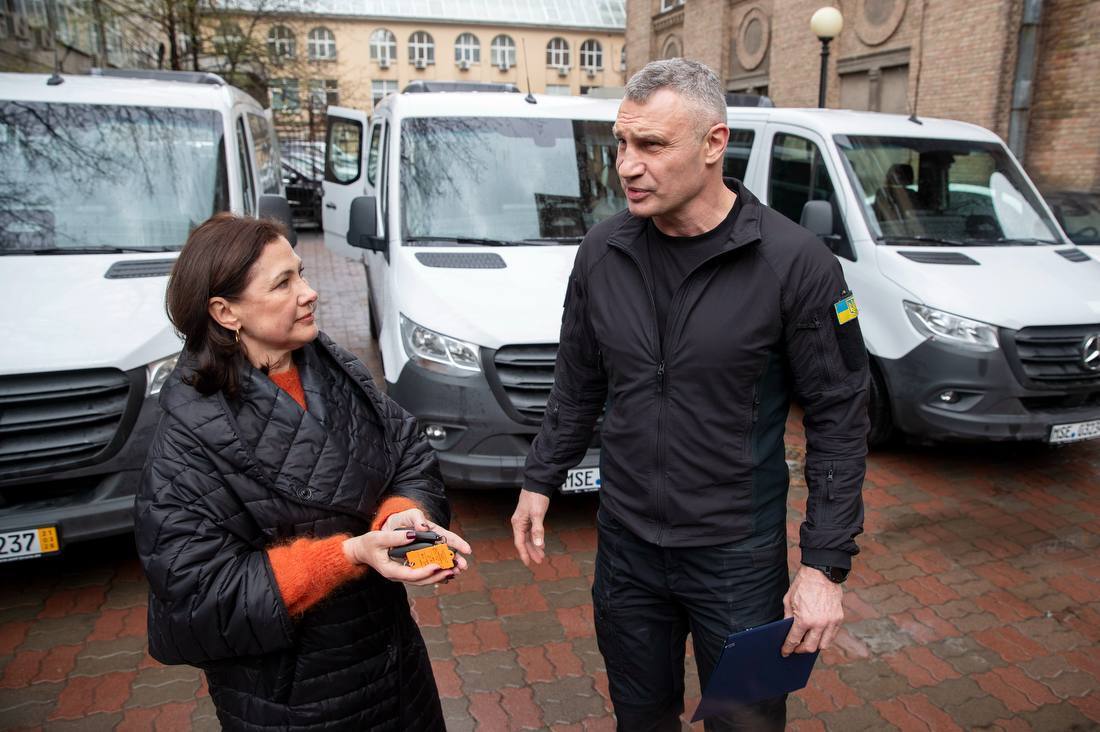 Київ отримав довгоочікувані соціальні автобуси: Кличко розповів про допомогу від Німеччини