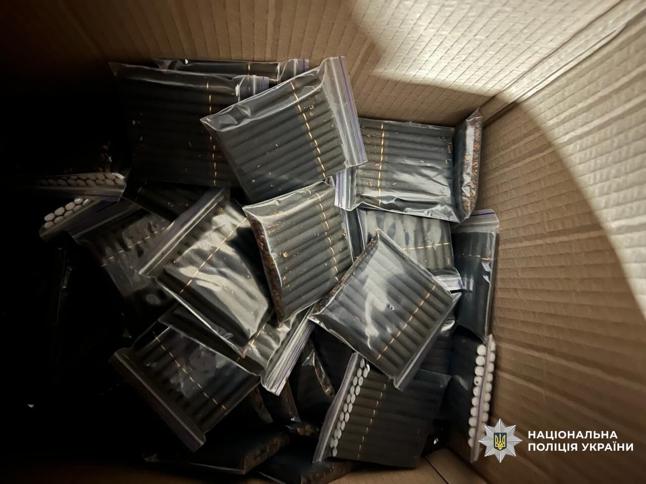 У Херсоні викрили підпільне виробництво сигарет: вилучено понад мільйон гільз і тонни тютюну